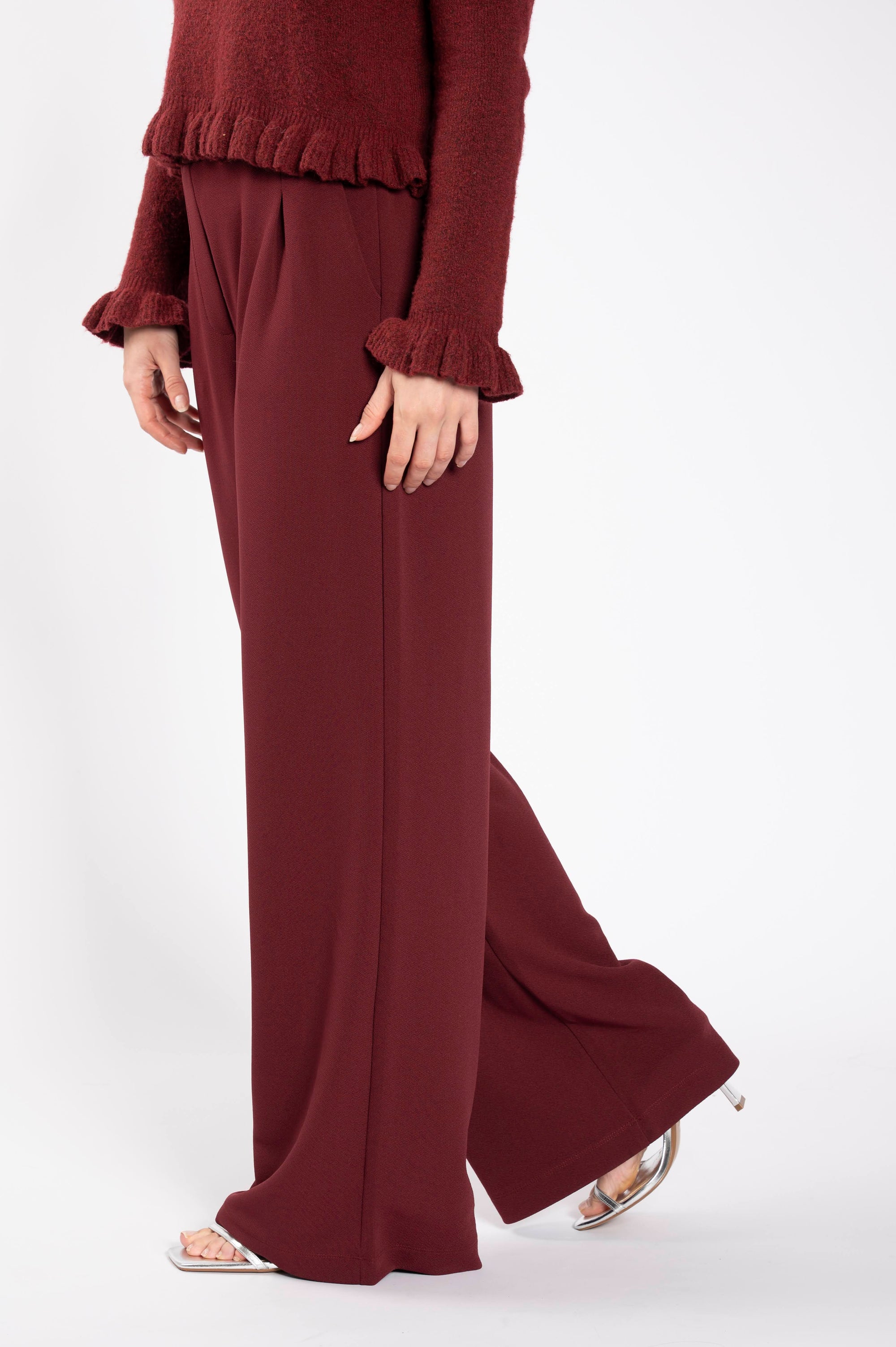 High on Red Trousers - Merlot