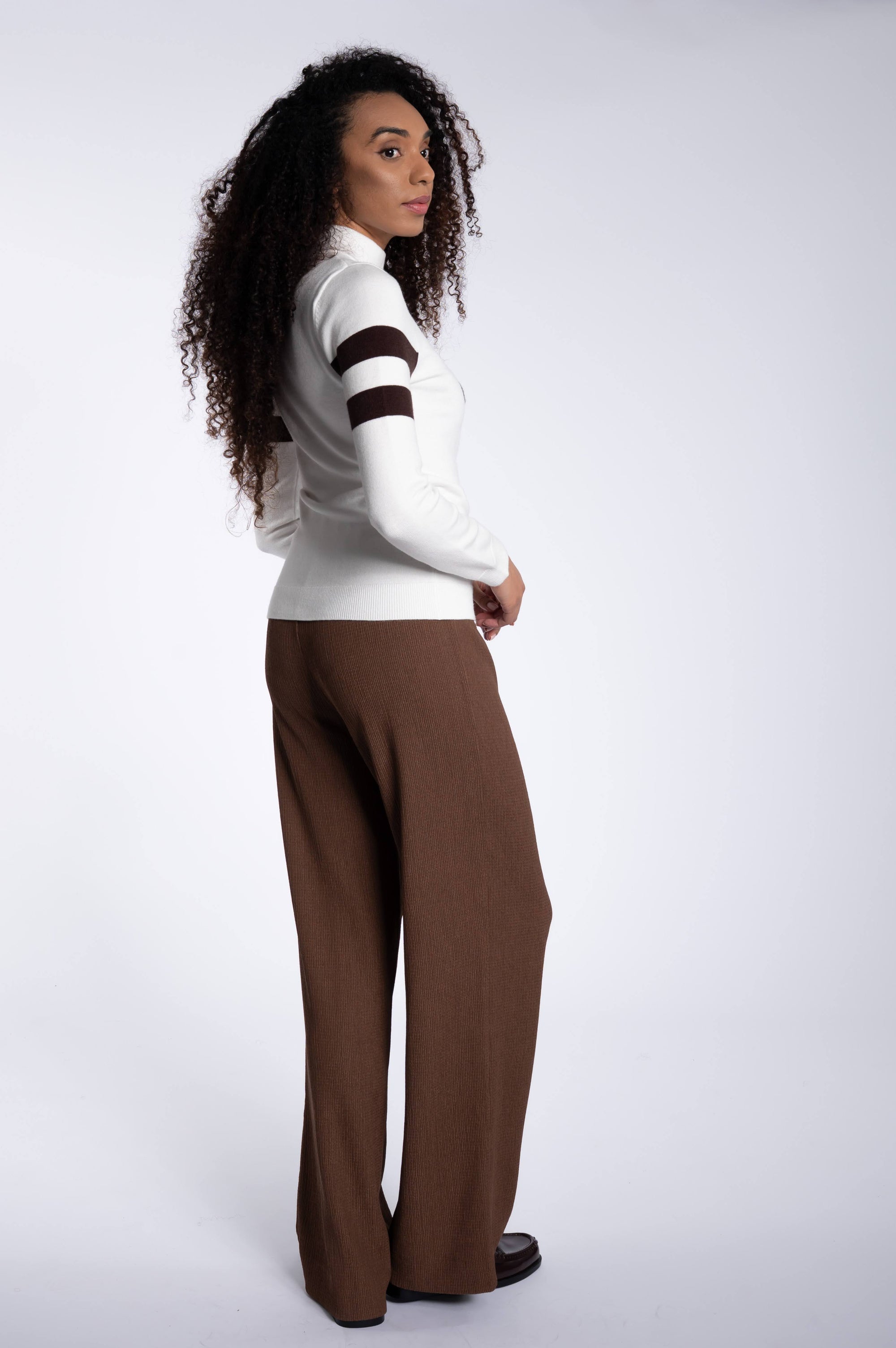 Ski Pull - White & Chocolate Brown