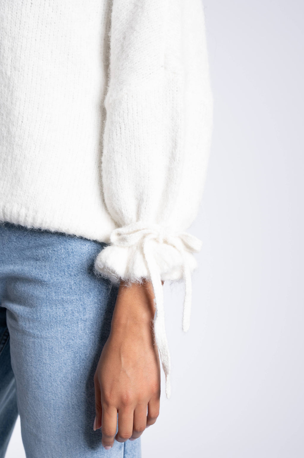 Bow Cuff Wide Pull - Ivory