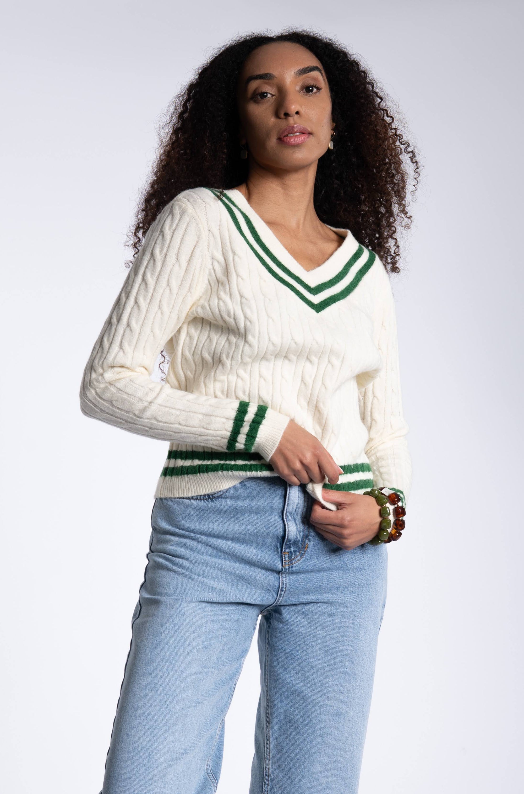 V-Neck Tennis Pull – Off White & Green