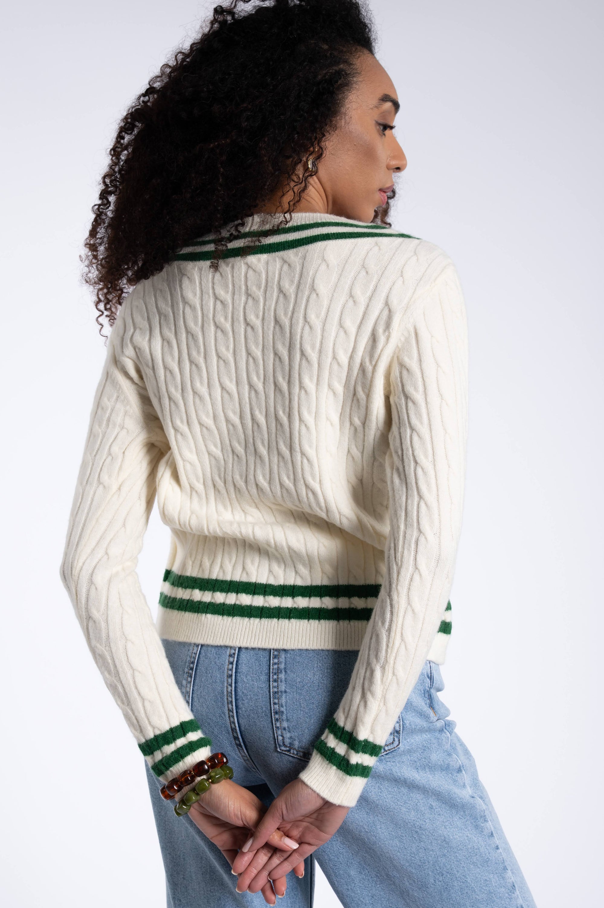 V-Neck Tennis Pull – Off White & Green