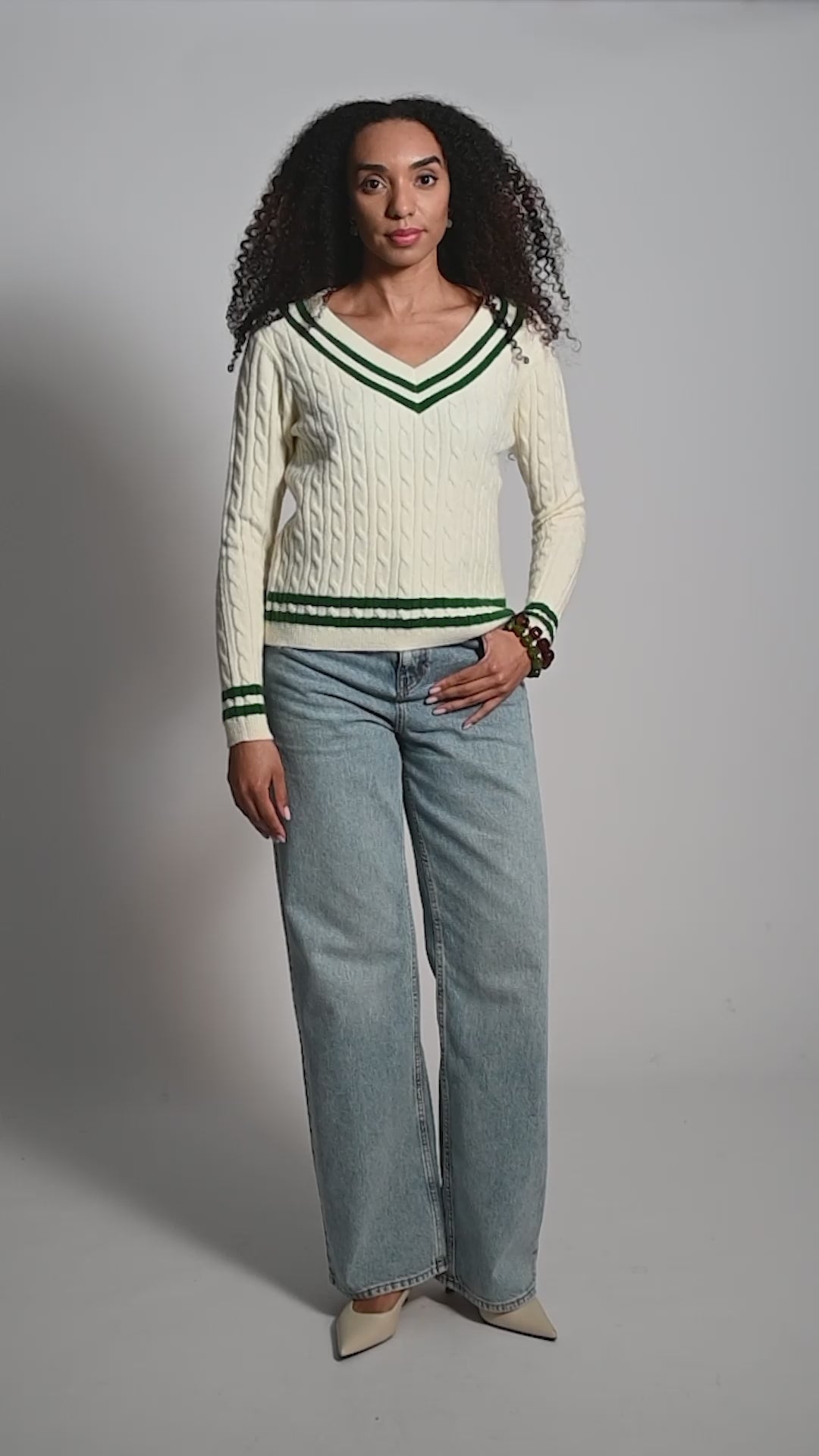 V-Neck Tennis Pull – Off White & Green