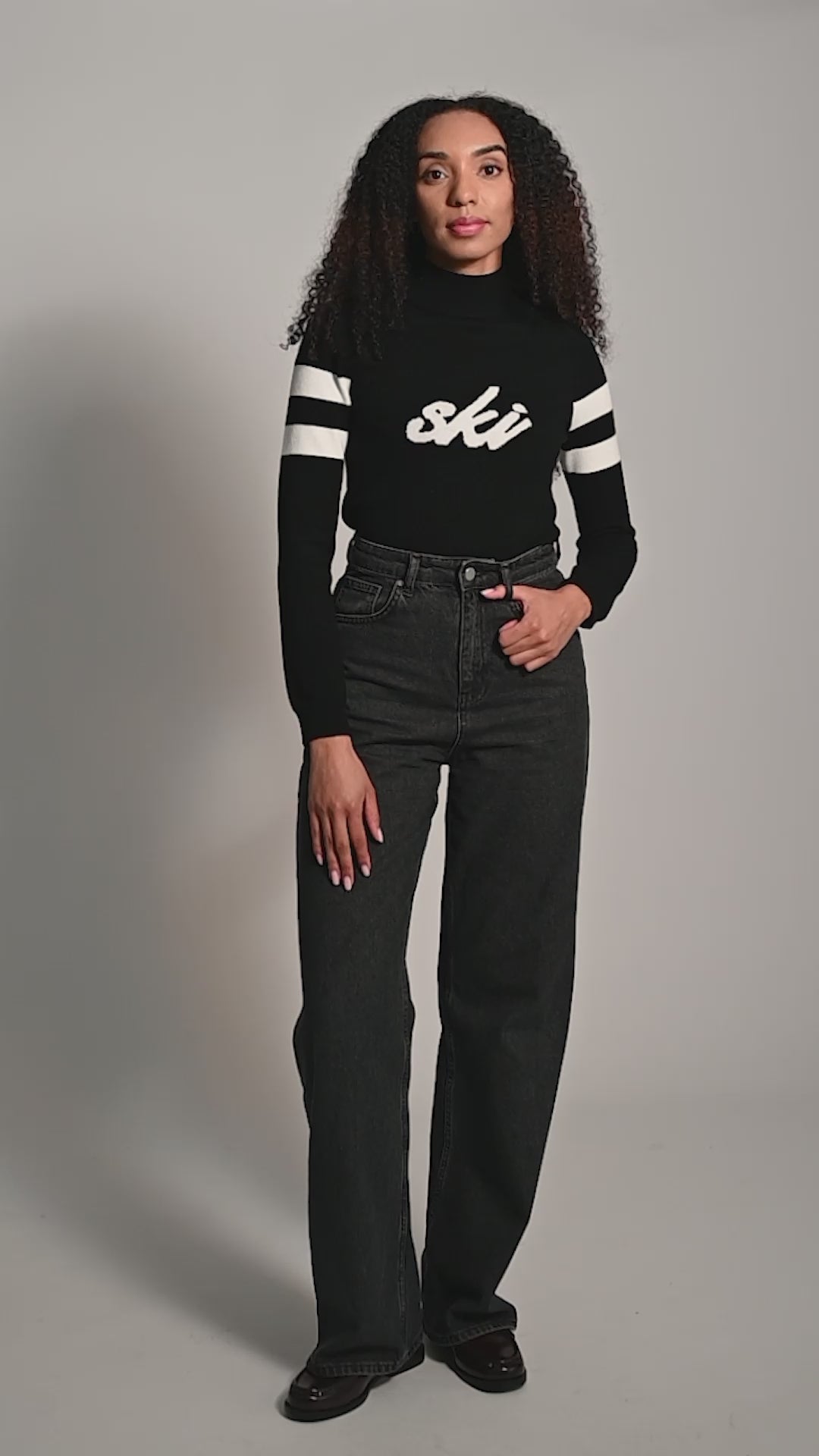 Ski Pull - Black & White