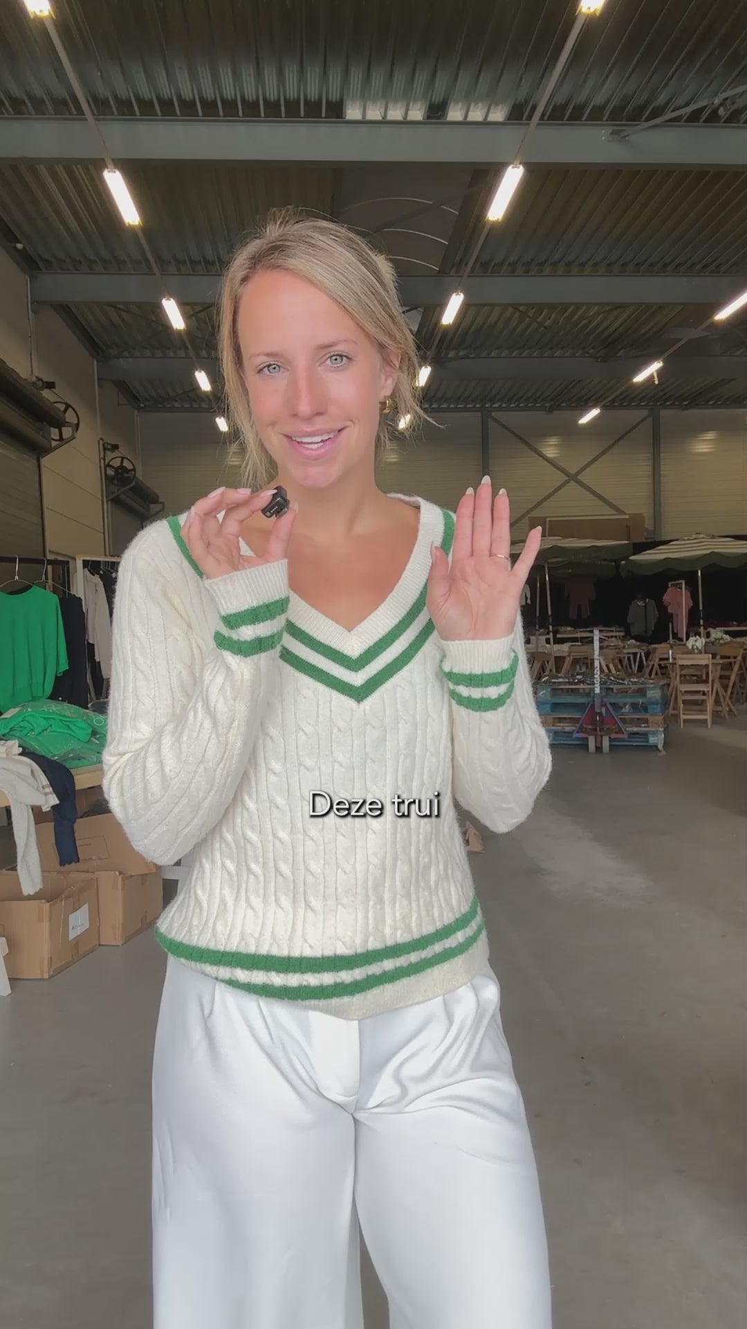 V-Neck Tennis Pull – Off White & Green